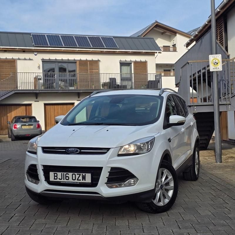 Used Ford Kuga Titanium 180 HP (132 kW) 2016 White SUV