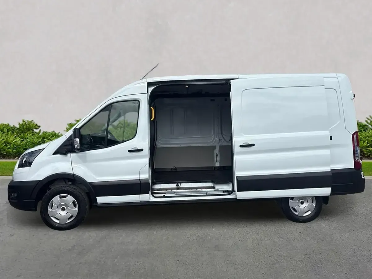 Used Ford E-Transit Trend 197 kW (269 HP) 2024 White Van