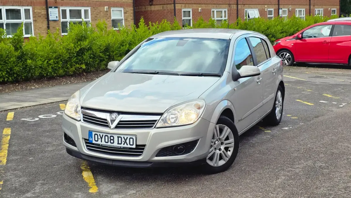 Begagnad Vauxhall Astra Design Edition 138 HK (101 kW) 2008 Beige Halvkombi