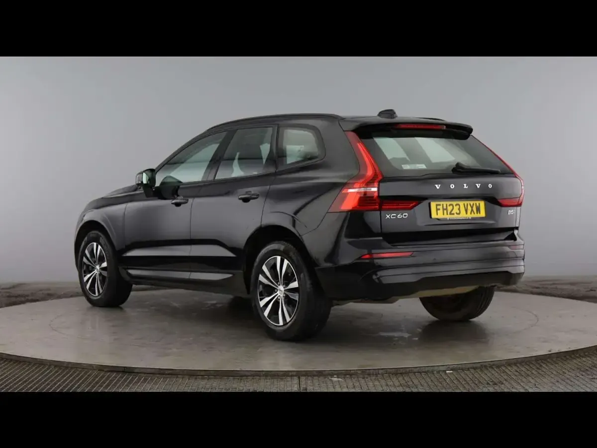 Used Volvo XC60 Core 250 HP (183 kW) 2023 Black SUV