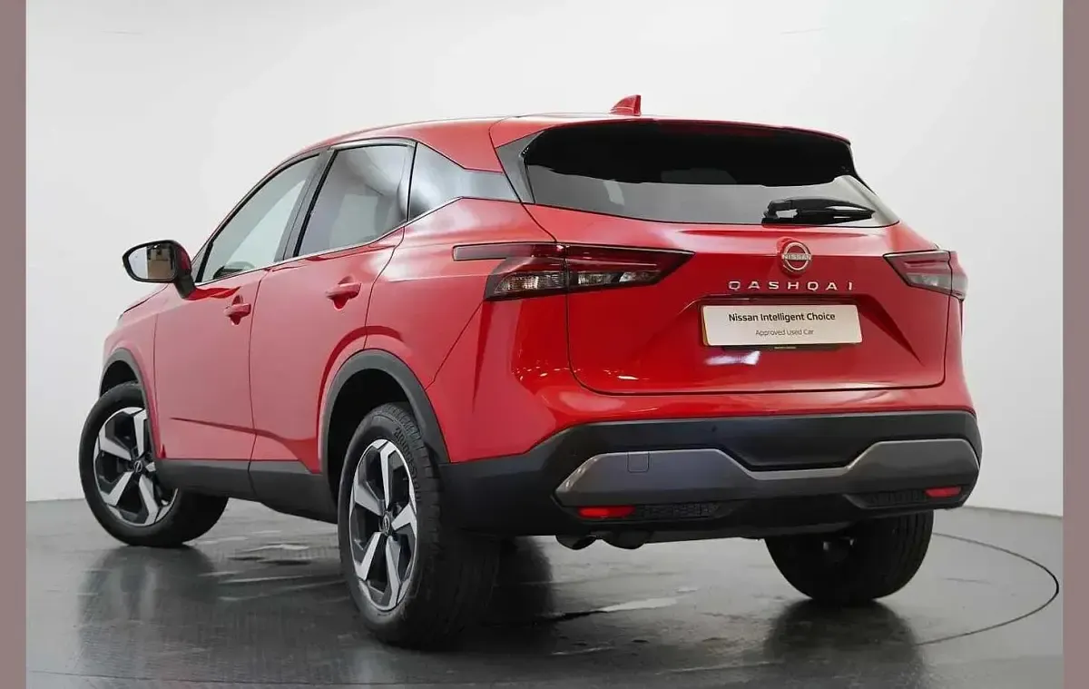 Used Nissan Qashqai N-Connecta 138 HP (101 kW) 2023 Red SUV