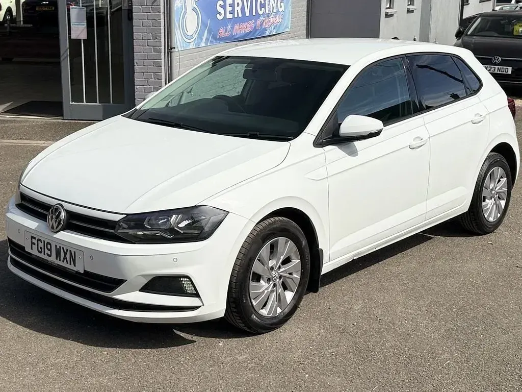 Used VW Polo SE 65 HP (47 kW) 2019 White Hatchback