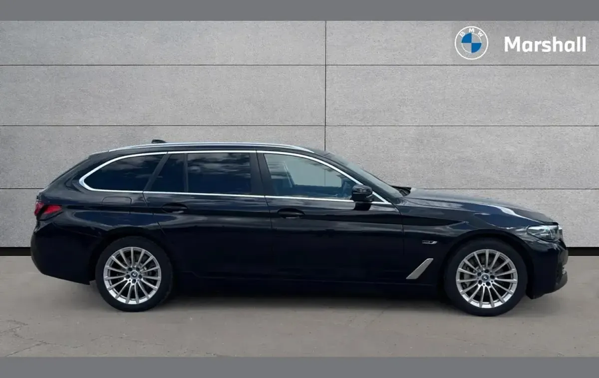Used BMW 530e Comfort Edition 292 HP (214 kW) 2023 Black Estate