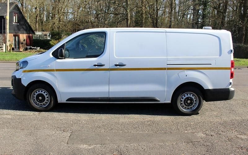 Used Vauxhall Vivaro 145 HP (106 kW) 2024 White MPV