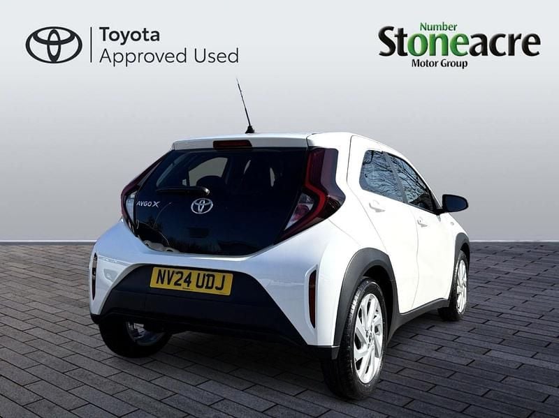 Used Toyota Aygo X PURE 72 HP (52 kW) 2024 White SUV