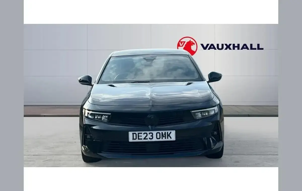 Second-hand Vauxhall Astra 130 CP (95 kW) 2023 Negru Hatchback