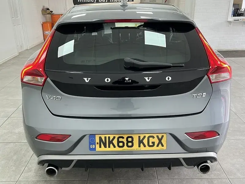 Used Volvo V40 R-Design 122 HP (89 kW) 2018 Grey Hatchback