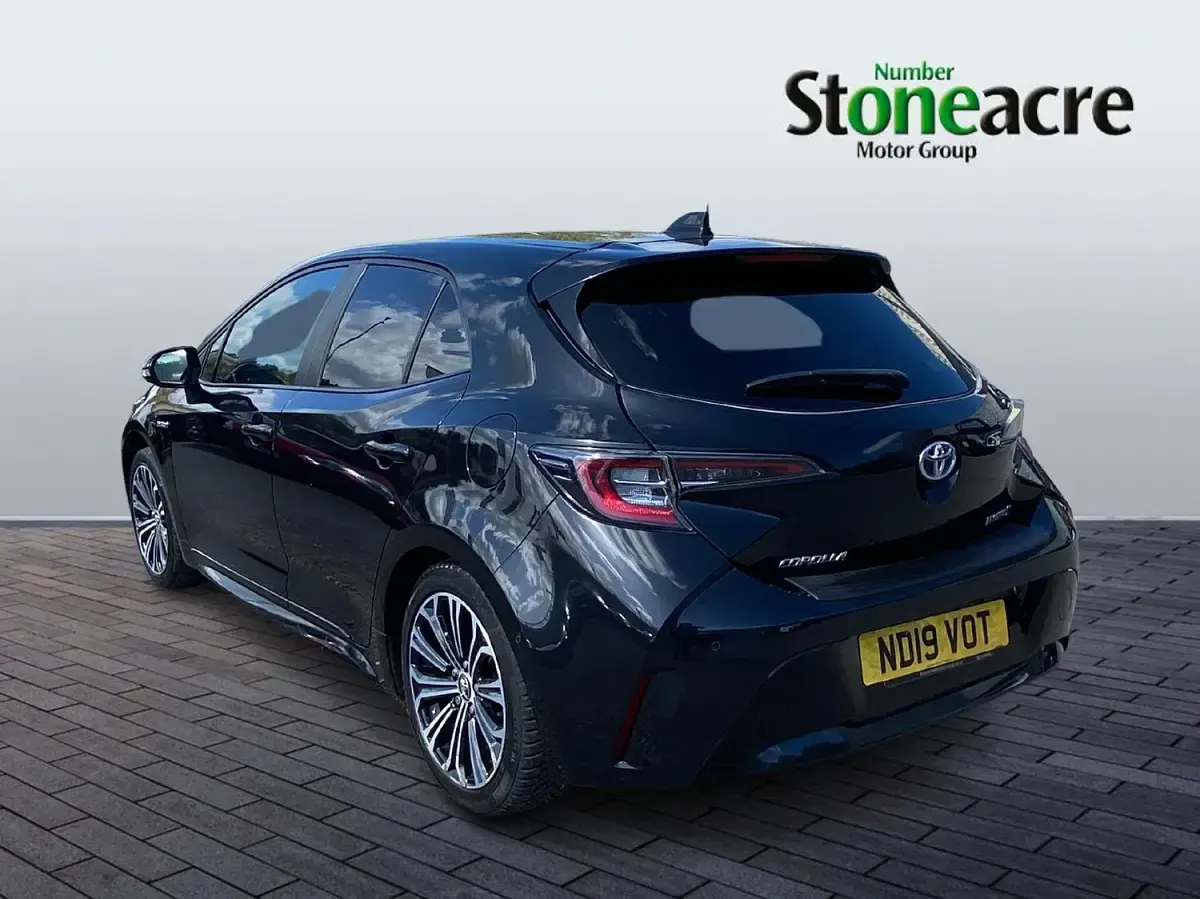 Used Toyota Corolla Design 122 HP (89 kW) 2019 Black Hatchback