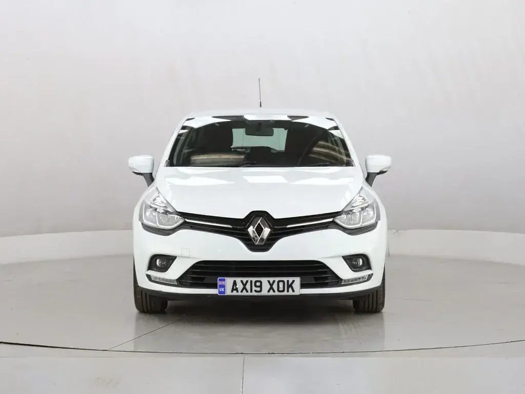 Used Renault Clio Play 75 HP (55 kW) 2019 White Hatchback