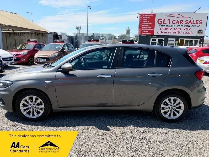 Used Fiat Tipo Easy Plus 95 HP (69 kW) 2017 Grey Hatchback