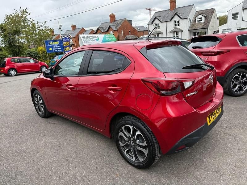 Begagnad Mazda 2 Inclusive 2016 Röd Halvkombi
