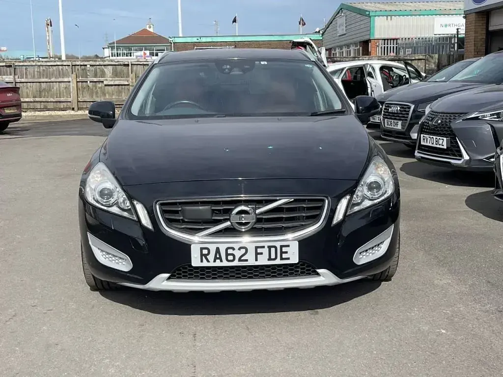 Usado Volvo V60 2022 Preto Carrinha
