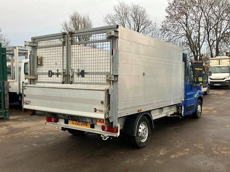 Usado Citroën Relay 140 HP (102 kW) 2021 Branco Van
