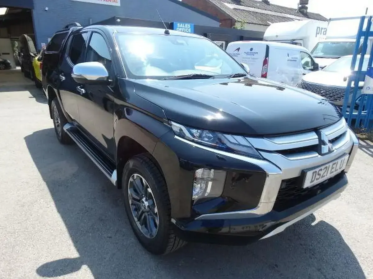 Used Mitsubishi L200 150 HP (110 kW) 2021 Black Pickup