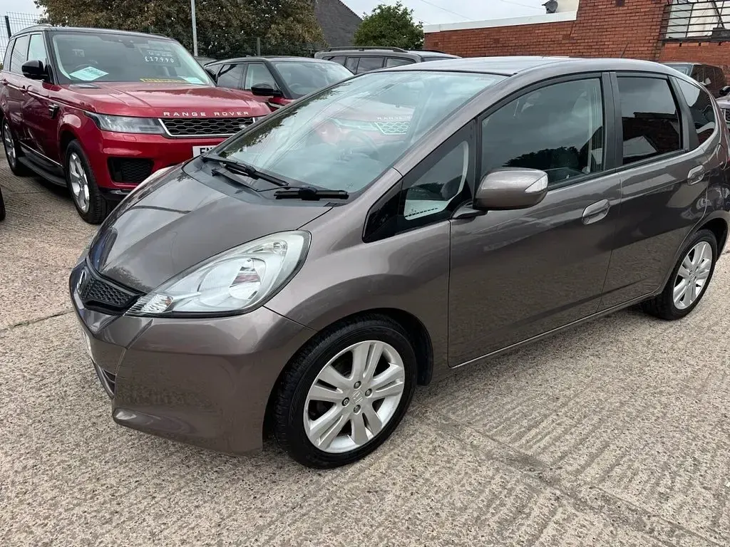 Used Honda Jazz ES 99 HP (72 kW) 2013 Brown Hatchback