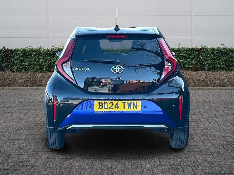Used Toyota Aygo X 72 HP (52 kW) 2024 Blue SUV