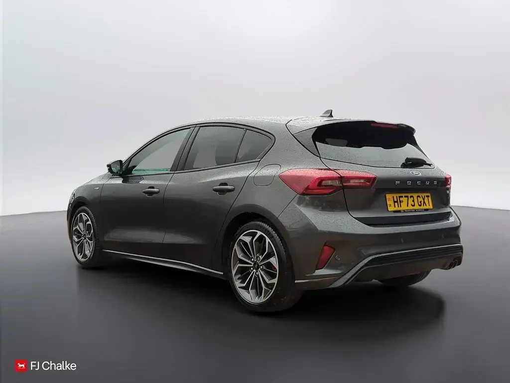 Käytetty Ford Focus ST-Line X 125 HP (91 kW) 2023 Harmaa Viistoperä