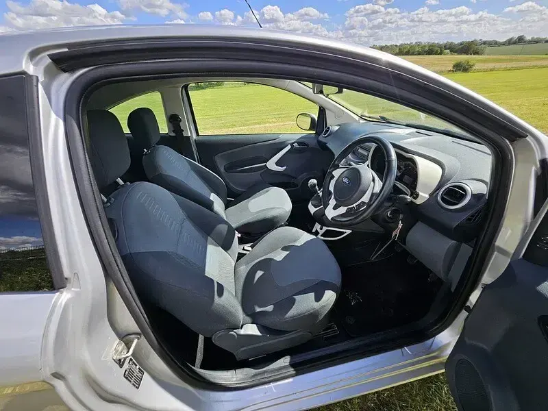 Used Ford Ka Zetec 69 HP (50 kW) 2015 Silver Hatchback