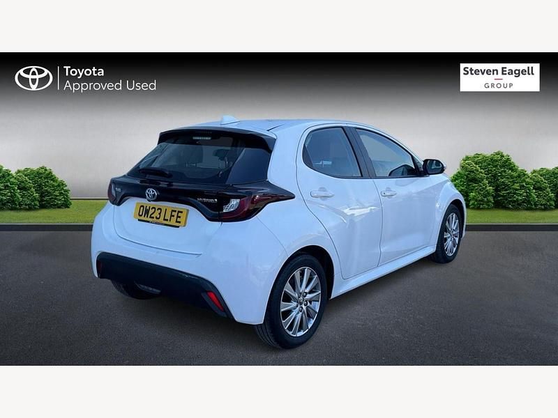 Used Toyota Yaris Hybrid 2023 White Hatchback