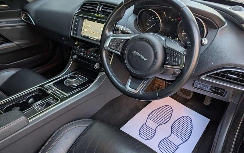 Used Jaguar XE Prestige 179 HP (131 kW) 2019 Sedan