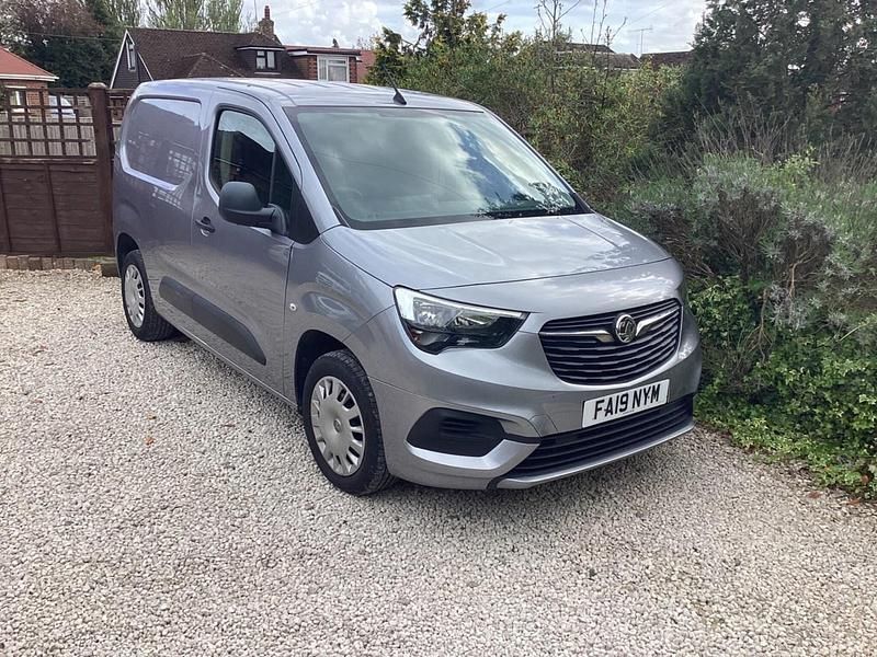 Used Vauxhall Combo Sportive 100 HP (73 kW) 2019 Grey MPV