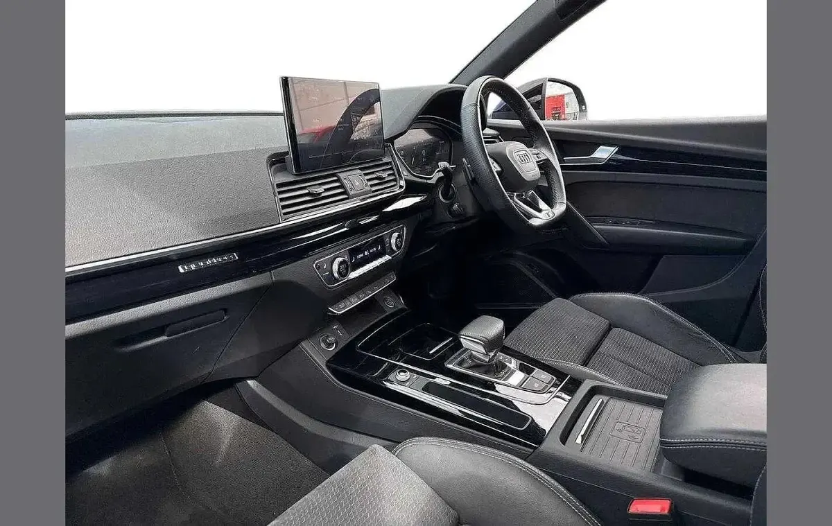 Used Audi Q5 Black Edition 200 HP (147 kW) 2024 Blue SUV