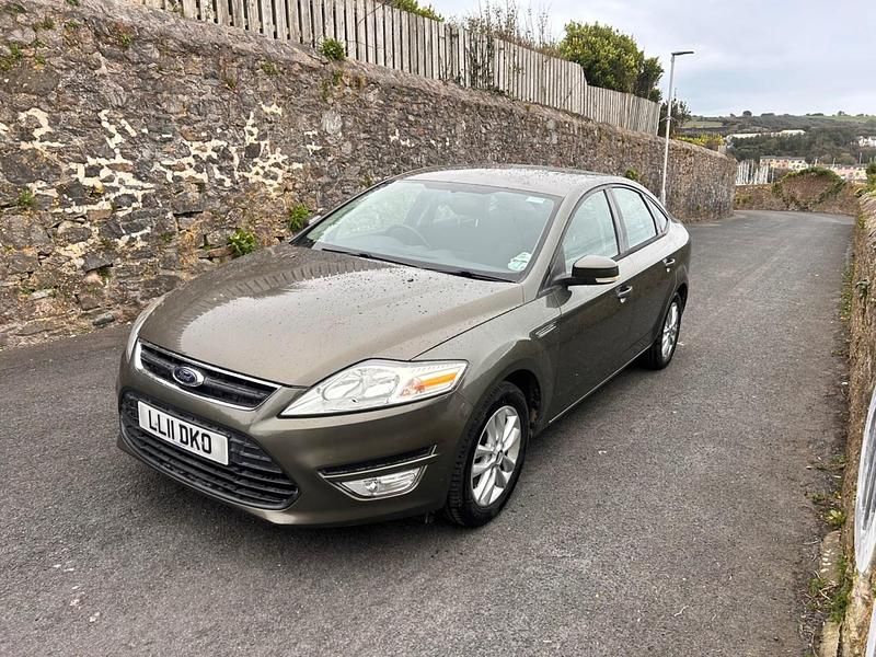 Used Ford Mondeo Zetec 2011 Green Hatchback