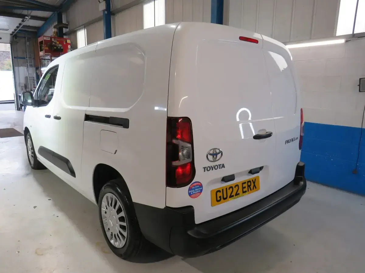 Used Toyota Proace 101 HP (74 kW) 2022 White MPV