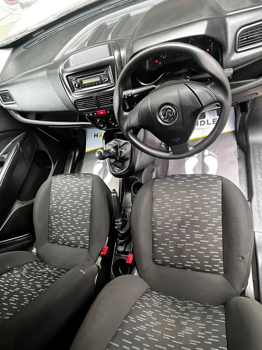 Used Vauxhall Combo 95 HP (69 kW) 2017 White MPV