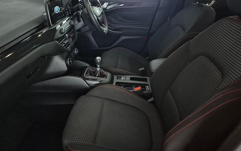 Used Ford Focus ST-Line 120 HP (88 kW) 2021 Red Hatchback