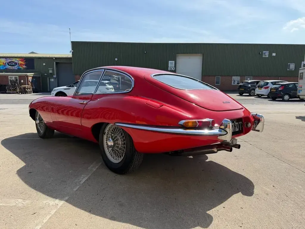 Used Jaguar E-Type 269 HP (197 kW) 1962 Red Coupe