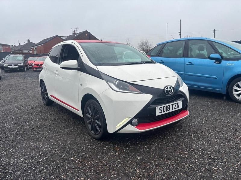 Used Toyota Aygo x-press 2018 White Hatchback