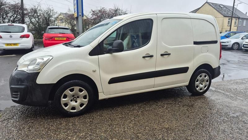 White Used 2016 Peugeot Partner Van | £4,995 (Fair price) - Image 1/4