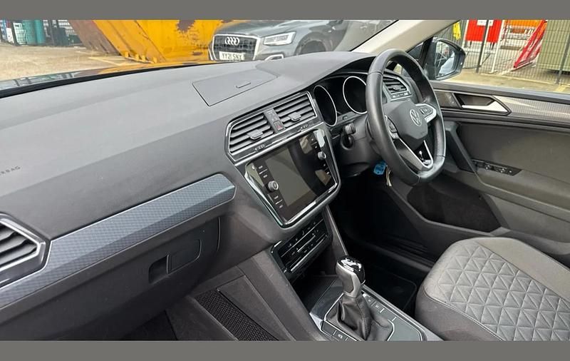 Used VW Tiguan Life 150 HP (110 kW) 2023 Grey SUV