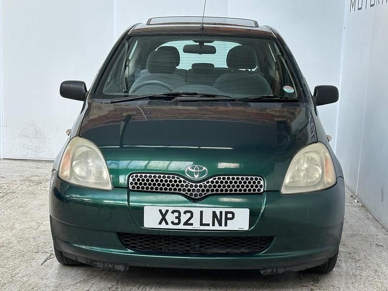 Used Toyota Yaris 2000 Green Hatchback