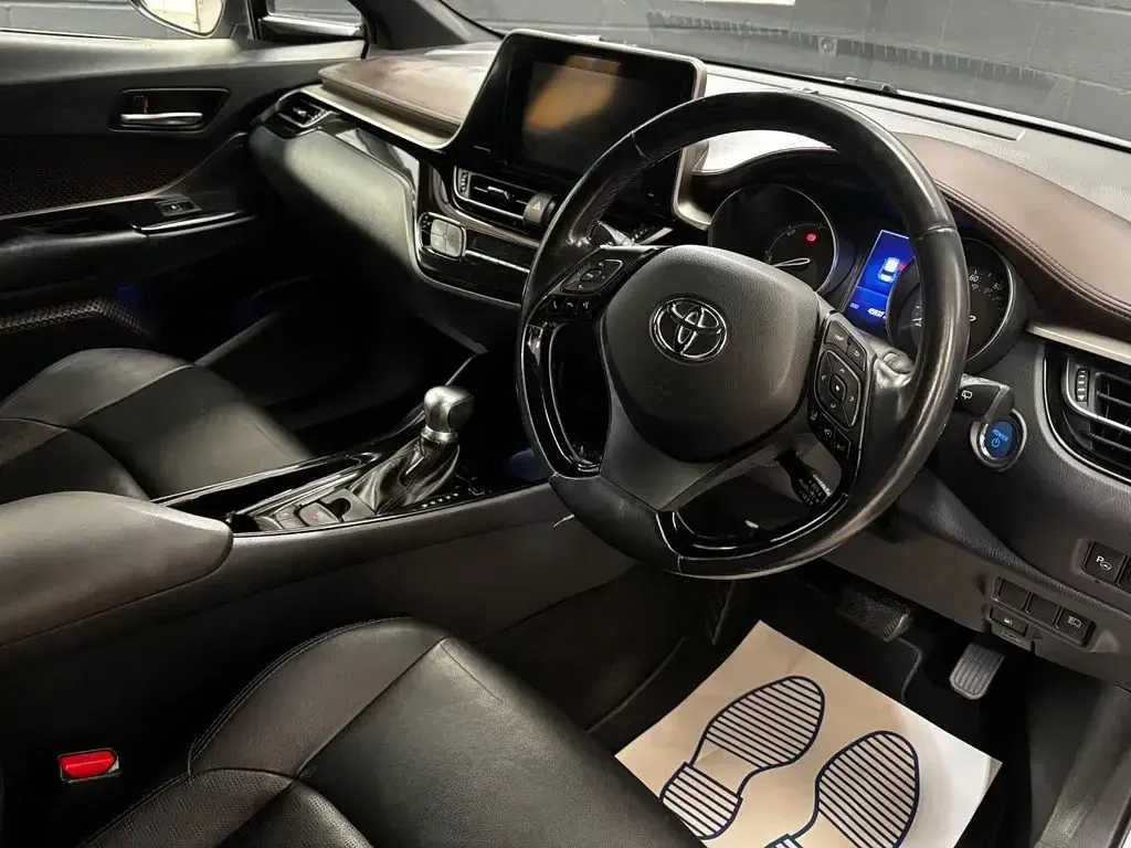 Used Toyota C-HR 122 HP (89 kW) 2018 Silver SUV