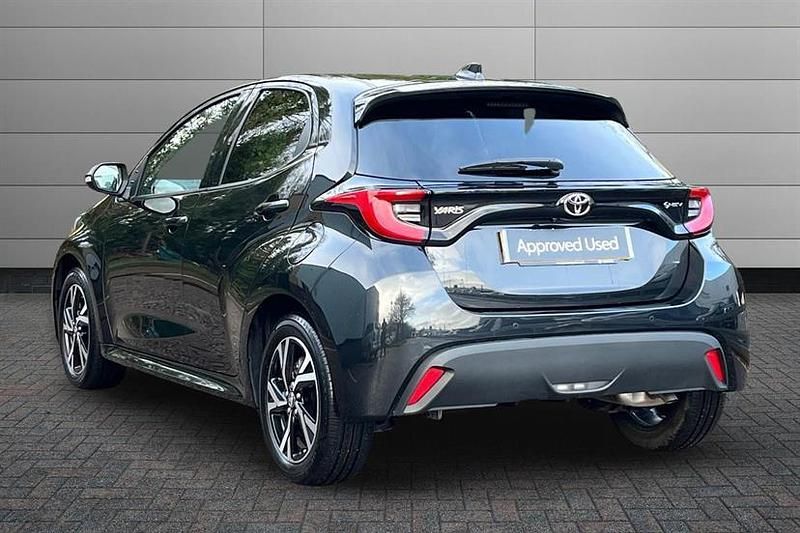 Used Toyota Yaris Hybrid Design 116 HP (85 kW) 2024 Black Hatchback