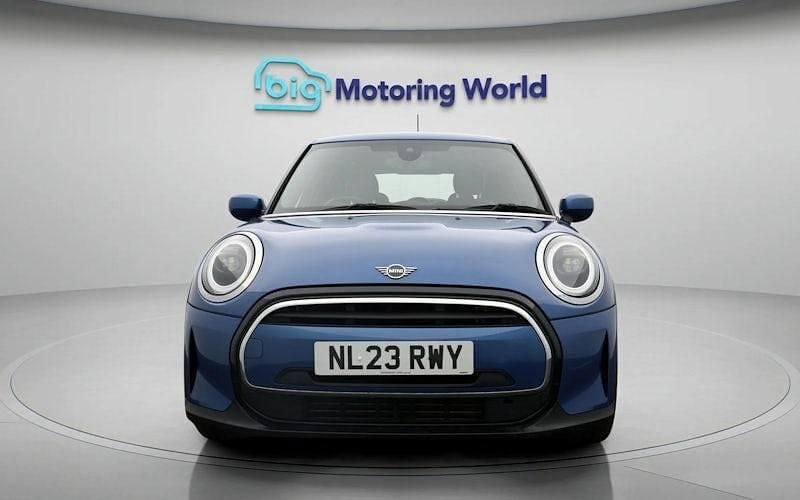 Usado Mini Cooper Exclusive 136 CV (100 kW) 2022 Azul Utilitario