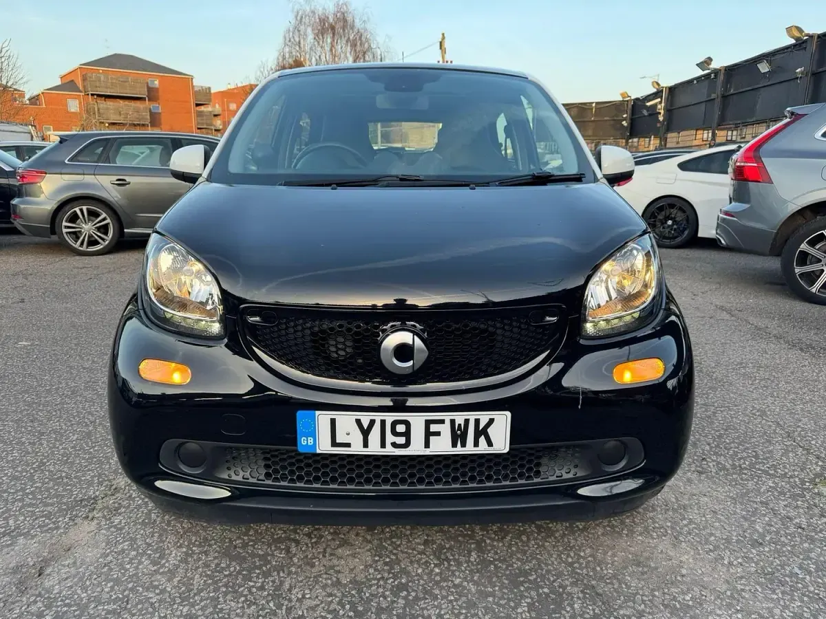 Used Smart ForFour Prime 71 HP (52 kW) 2019 White Hatchback