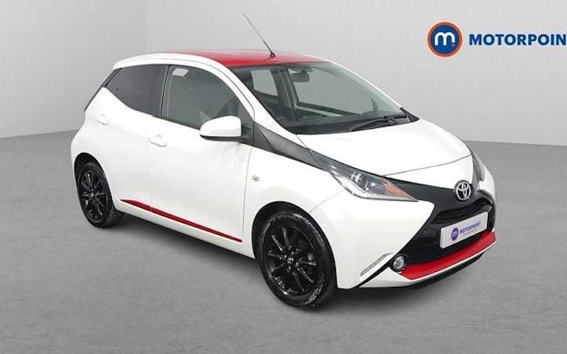 White Used 2018 Toyota Aygo x-press Hatchback | £9,599 (Fair price) - Image 1/4