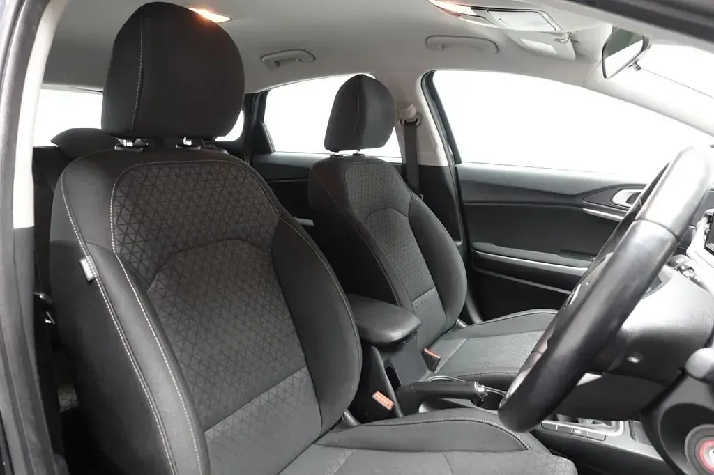 Używany Kia Ceed 118 KM (86 kW) 2019 Czarny Hatchback