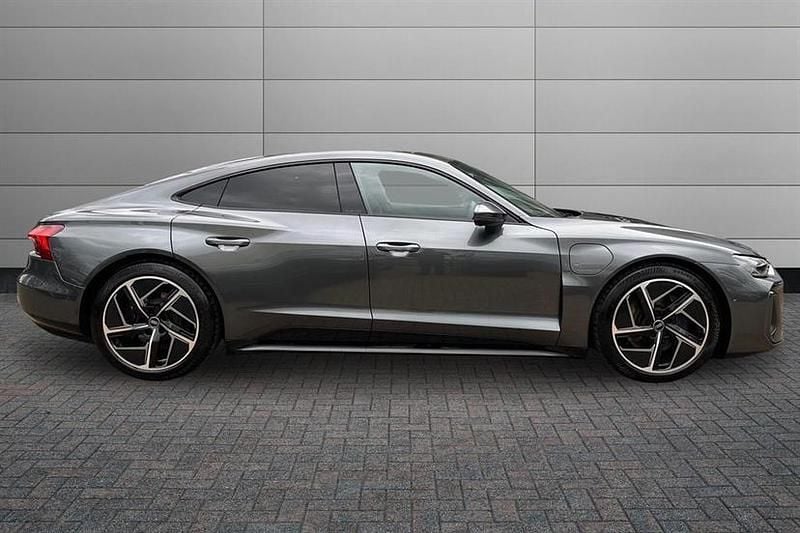 New Audi e-tron GT quattro Comfort 369 kW (503 HP) 2025 Daytona grey Sedan