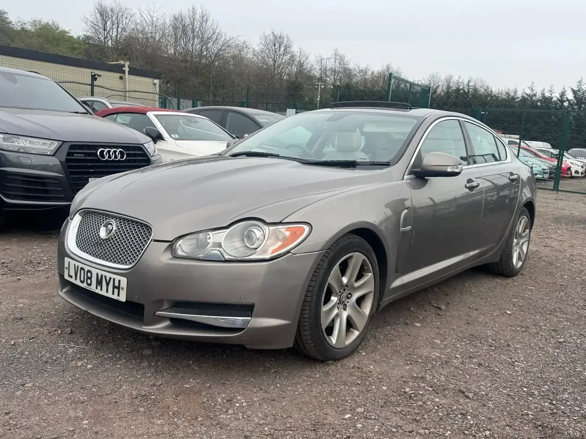 Begagnad Jaguar XF Premium Luxury 207 HK (152 kW) 2008 Grå Sedan