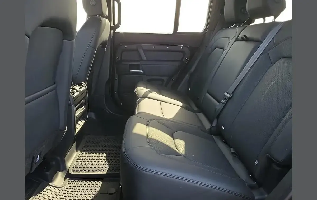 Used Land Rover Defender SE Dynamic 245 HP (180 kW) 2025 Black SUV