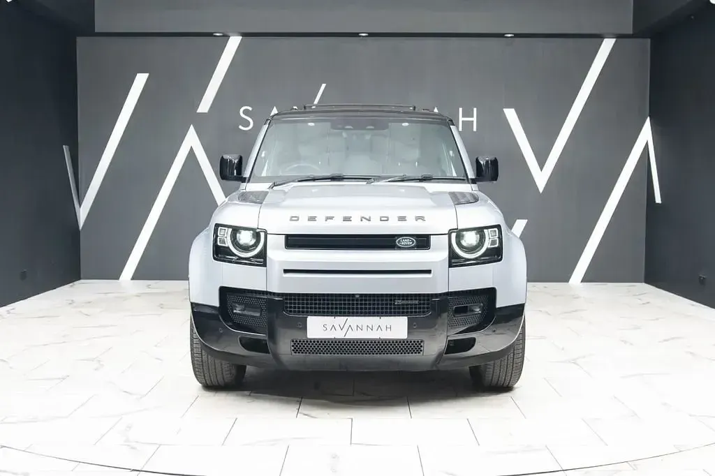 Usado Land Rover Defender HSE Dynamic 300 HP (220 kW) 2022 Prateado SUV