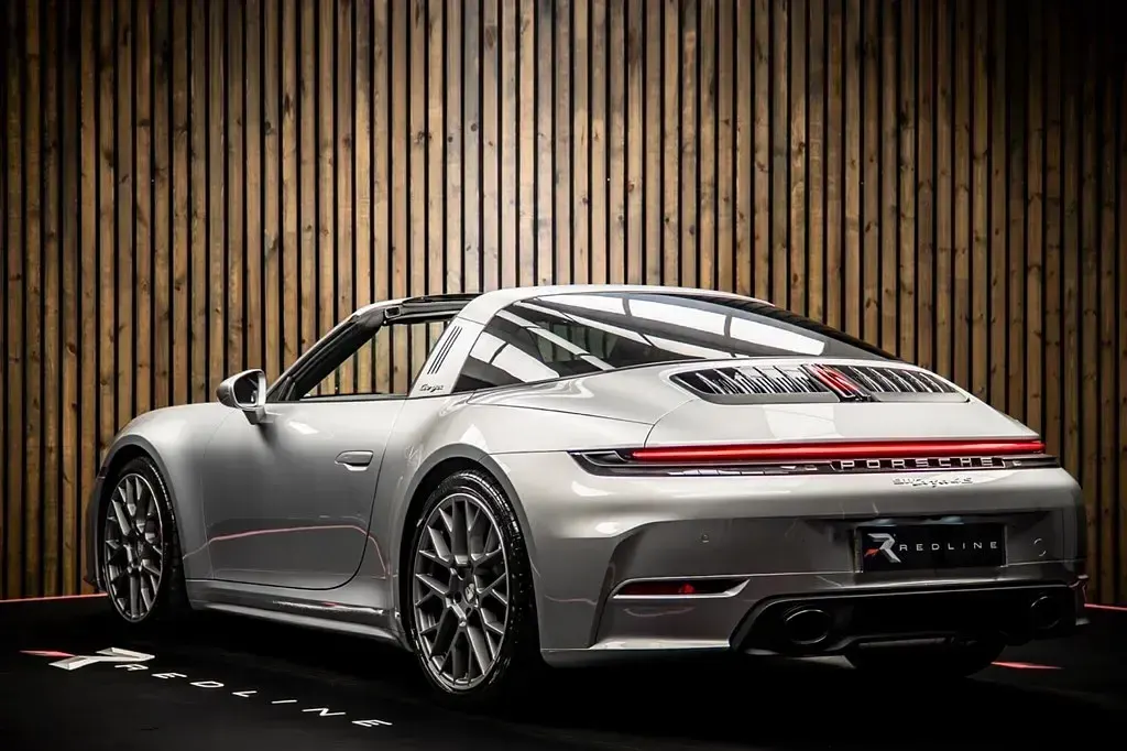 Ny Porsche 992 2025 Silver Cab