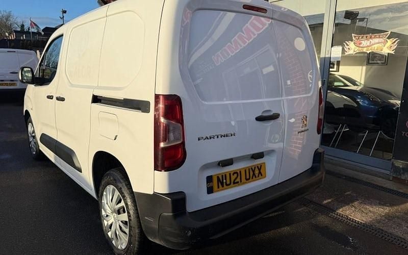 Used Peugeot Partner 102 HP (75 kW) 2021 White MPV