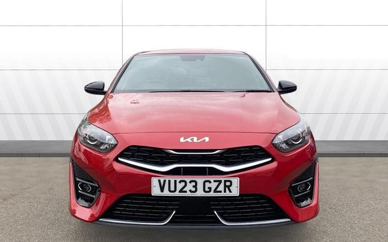 Usado Kia Ceed GT-Line 160 HP (117 kW) 2023 Vermelho Citadino