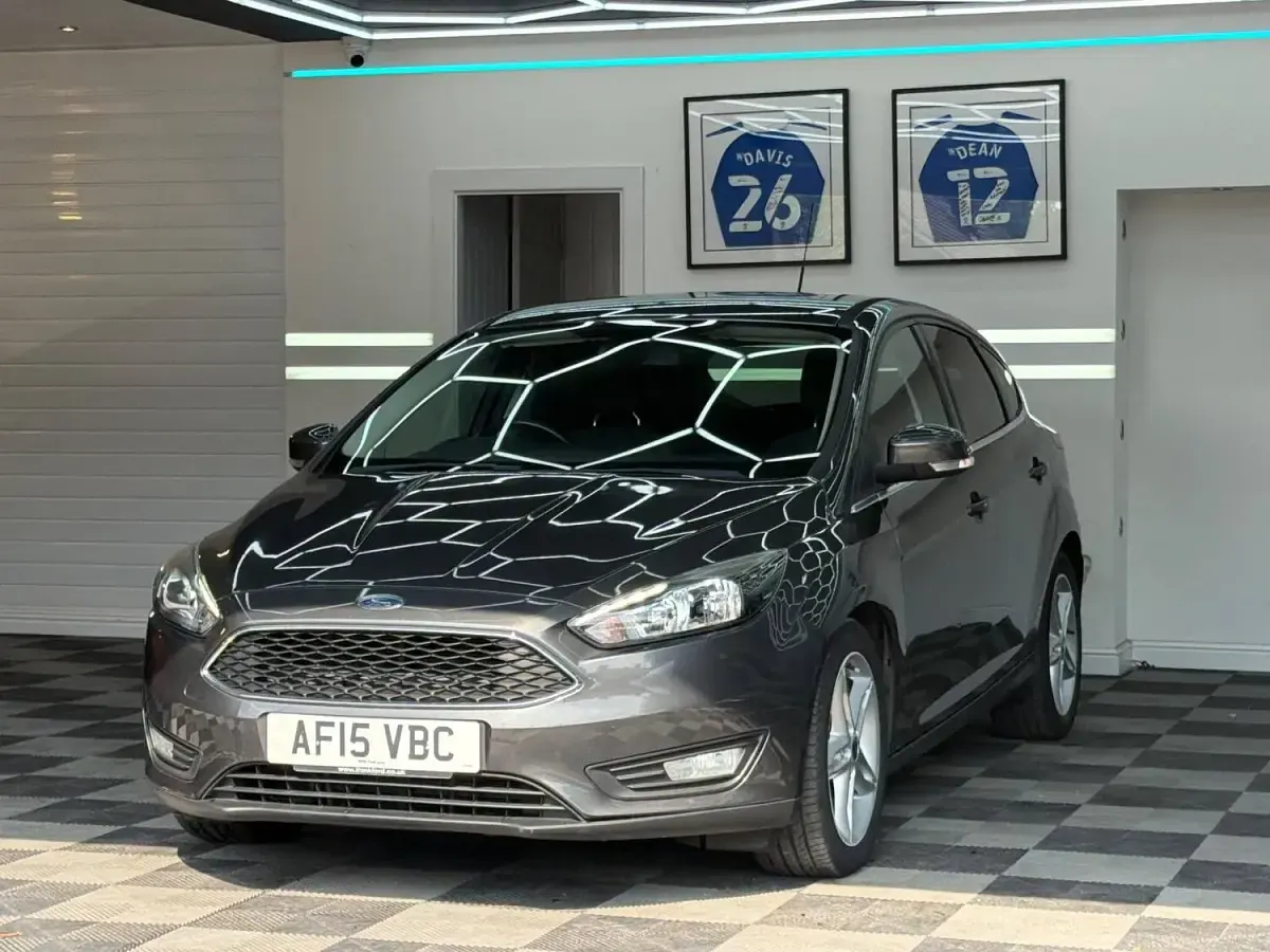 Used Ford Focus Zetec 113 HP (83 kW) 2015 Grey Hatchback
