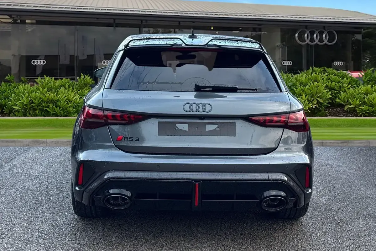 Novo Audi RS3 Comfort 395 HP (290 kW) 2026 Cinzento Sedan